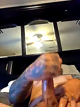 Snapshot of Kwillie chatting on April 13, 2:39 am Kwillie online show from April 13, 2:39 am