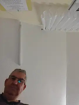 Oldmenhot66 online show from December 3, 5:15 am