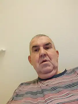 Oldmenhot66 online show from December 23, 5:16 am