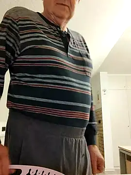 Oldmenhot66 online show from April 19, 3:28 am