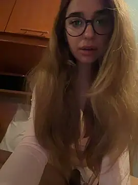 ItalianGirl online show from March 22, 9:29 pm