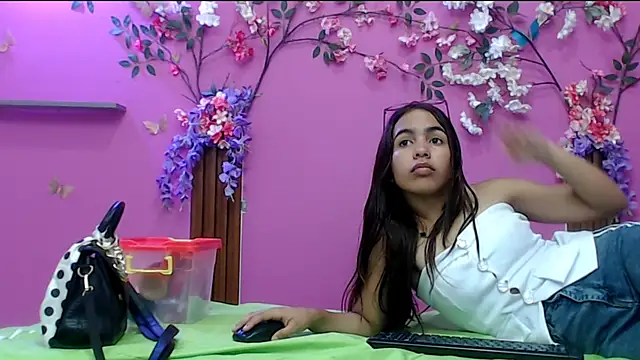 skinnysofia18 online show from October 24, 1:18 pm