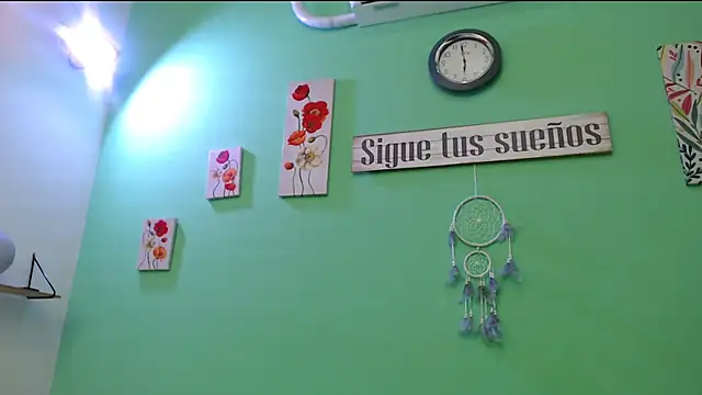 skinnysofia18 online show from February 19, 1:29 pm