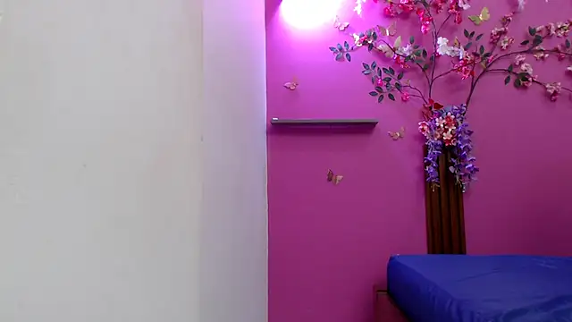 skinnysofia18 online show from February 28, 1:12 pm