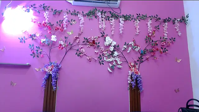 skinnysofia18 online show from April 1, 2:03 pm