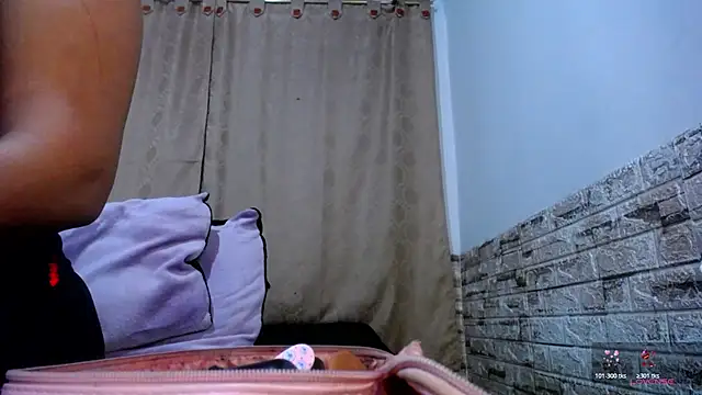 Snapshot of Bicky_24 chatting on July 25, 8:23 am Bicky 24 online show from July 25, 8:23 am
