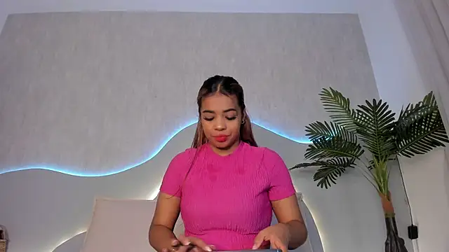 CannelaSmith online show from April 7, 7:36 pm