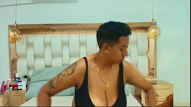 TiffantyAndStacy online show from October 31, 7:59 pm