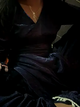 Sexylella143 online show from December 15, 3:44 am