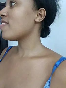 Snapshot of MoniqueMulberry chatting on September 13, 1:05 am MoniqueMulberry online show from September 13, 1:05 am