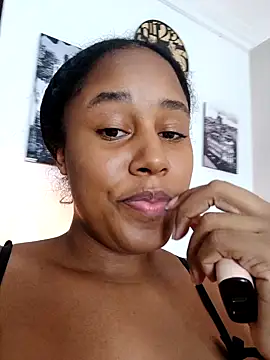 Snapshot of MoniqueMulberry chatting on September 19, 7:47 pm MoniqueMulberry online show from September 19, 7:47 pm