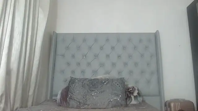 Snapshot of BeautyQueenX22 chatting on June 18, 7:29 pm BeautyQueenX22 online show from June 18, 7:29 pm
