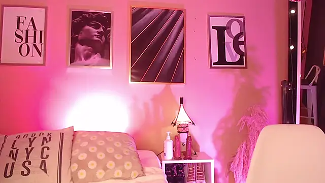 Snapshot of biancaleblanc chatting on May 6, 12:43 pm biancaleblanc online show from May 6, 12:43 pm