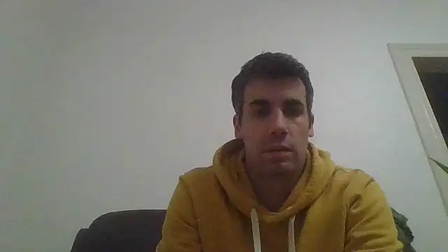 JulioIsHere4you online show from December 3, 9:02 pm