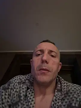 Snapshot of ruberofre chatting on December 21, 2:19 am ruberofre online show from December 21, 2:19 am