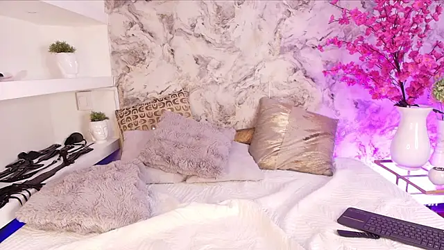 Snapshot of Alana_sinclaire chatting on September 10, 7:14 pm Alana sinclaire online show from September 10, 7:14 pm