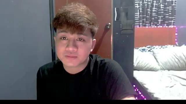 Snapshot of KentAivan chatting on February 4, 7:42 pm KentAivan online show from February 4, 7:42 pm