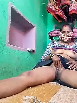 CUTE-004 online show from November 8, 10:04 am