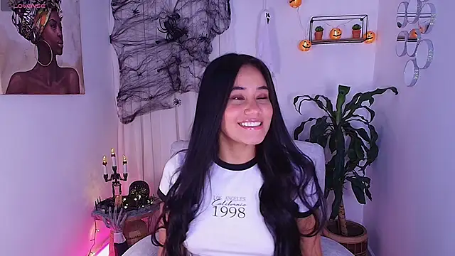 Snapshot of AlisxxnFx chatting on October 2, 3:46 am AlisxxnFx online show from October 2, 3:46 am