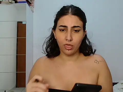 Snapshot of ApenasLys chatting on April 12, 12:48 am ApenasLys online show from April 12, 12:48 am