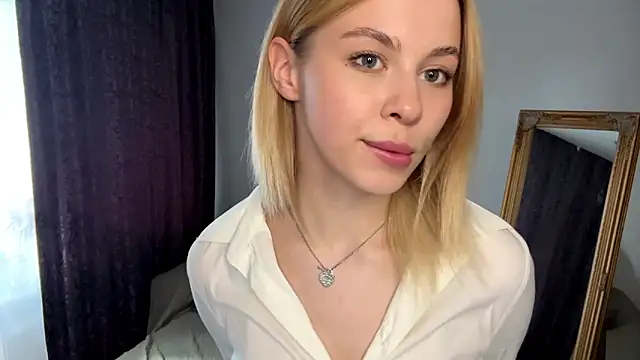 Snapshot of Lil_Elisa chatting on September 12, 11:21 am Lil Elisa online show from September 12, 11:21 am