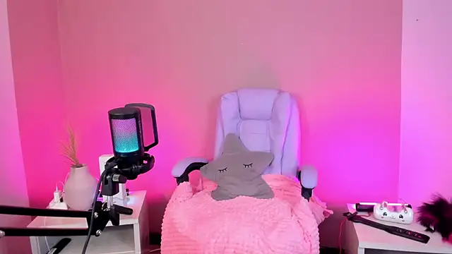 hollie joliie online show from January 12, 12:43 pm