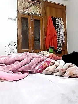 miss raavy online show from January 18, 4:00 pm