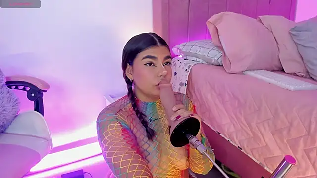 AliceThundeer online show from November 14, 4:11 am