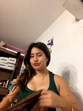 Snapshot of leil_6680 chatting on October 4, 11:14 pm leil 6680 online show from October 4, 11:14 pm