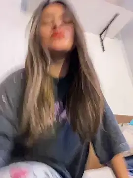 Snapshot of leil_6680 chatting on November 17, 7:30 pm leil 6680 online show from November 17, 7:30 pm