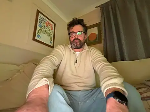 Snapshot of CyprioteWhitefly chatting on February 21, 12:11 am CyprioteWhitefly online show from February 21, 12:11 am