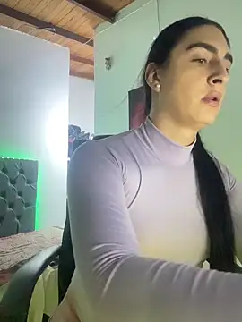 Snapshot of lola_diez chatting on April 24, 11:40 pm lola diez online show from April 24, 11:40 pm