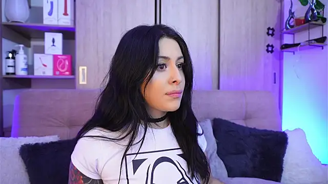 SophiieCumsx online show from April 8, 4:23 am