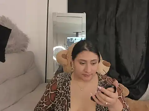 Elyross1  online show from October 22, 11:37 pm