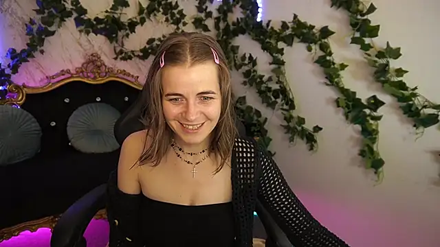 Snapshot of ShinyfromUa chatting on October 2, 7:43 pm ShinyfromUa online show from October 2, 7:43 pm