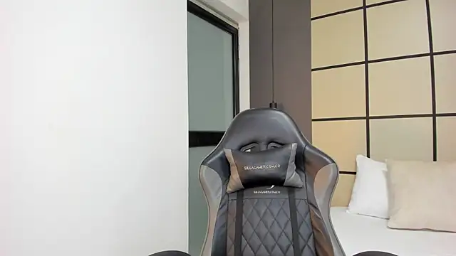 Snapshot of alanapark07 chatting on October 8, 12:14 pm alanapark07 online show from October 8, 12:14 pm