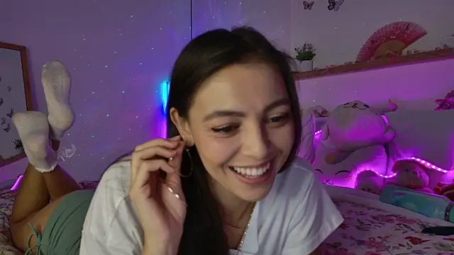 Snapshot of keirasworld chatting on May 11, 12:16 am keirasworld online show from May 11, 12:16 am