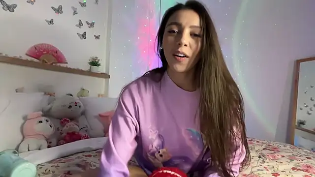 Snapshot of keirasworld chatting on August 3, 12:09 am keirasworld online show from August 3, 12:09 am