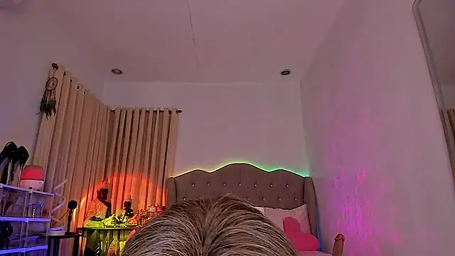 Snapshot of Dream_Goddess chatting on June 27, 12:22 pm Dream Goddess online show from June 27, 12:22 pm