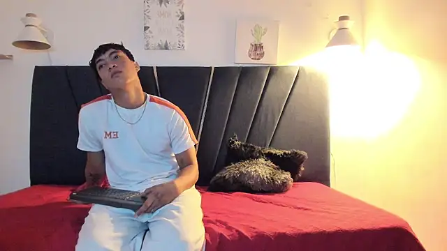 Snapshot of jhos_cum23 chatting on April 7, 3:40 am jhos cum23 online show from April 7, 3:40 am