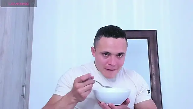 KingLevi01 online show from October 2, 9:11 pm