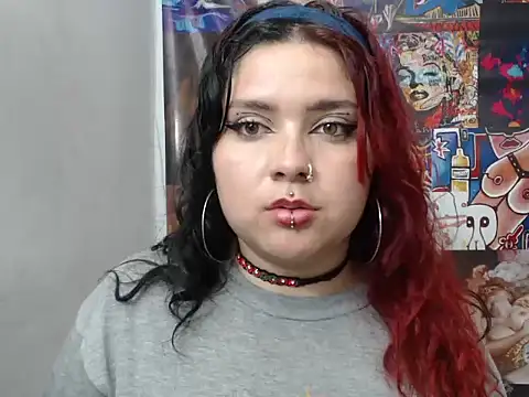 Curvy-Queen online show from October 9, 3:15 am