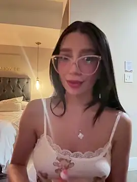 Snapshot of Min_junn chatting on November 15, 11:32 pm Min junn online show from November 15, 11:32 pm