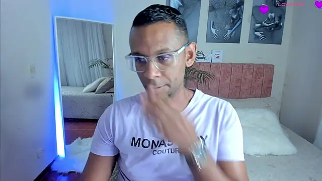 Snapshot of KingEdward_ chatting on November 3, 10:16 am KingEdward online show from November 3, 10:16 am