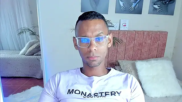 Snapshot of KingEdward_ chatting on November 10, 11:09 am KingEdward online show from November 10, 11:09 am