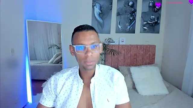 Snapshot of KingEdward_ chatting on November 11, 11:10 am KingEdward online show from November 11, 11:10 am