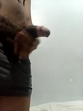 Snapshot of BielSilva172572 chatting on April 3, 6:22 am BielSilva172572 online show from April 3, 6:22 am