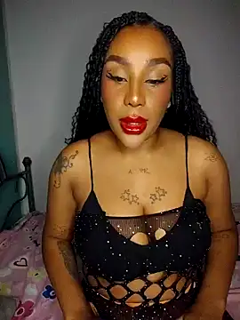 Snapshot of Queen_Amara chatting on April 25, 4:37 am Queen Amara online show from April 25, 4:37 am