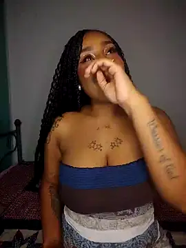 Snapshot of Queen_Amara chatting on April 28, 3:55 am Queen Amara online show from April 28, 3:55 am