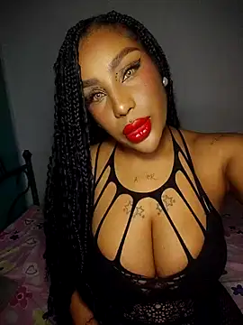 Snapshot of Queen_Amara chatting on April 29, 3:43 am Queen Amara online show from April 29, 3:43 am
